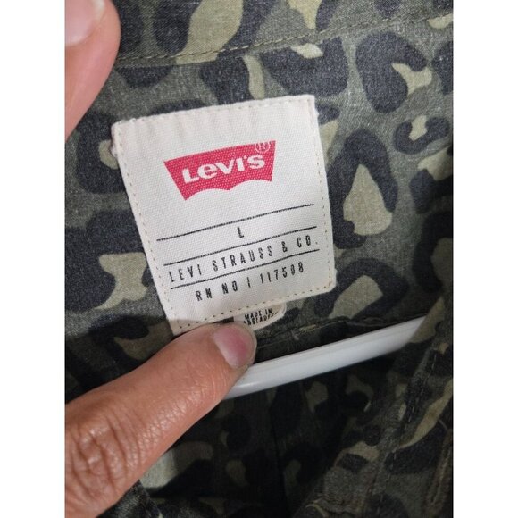Levi's Men's GREEN KAHKI CAMO Print SZ Large Button Down Cotton Blend Shirt - Picture 3 of 6